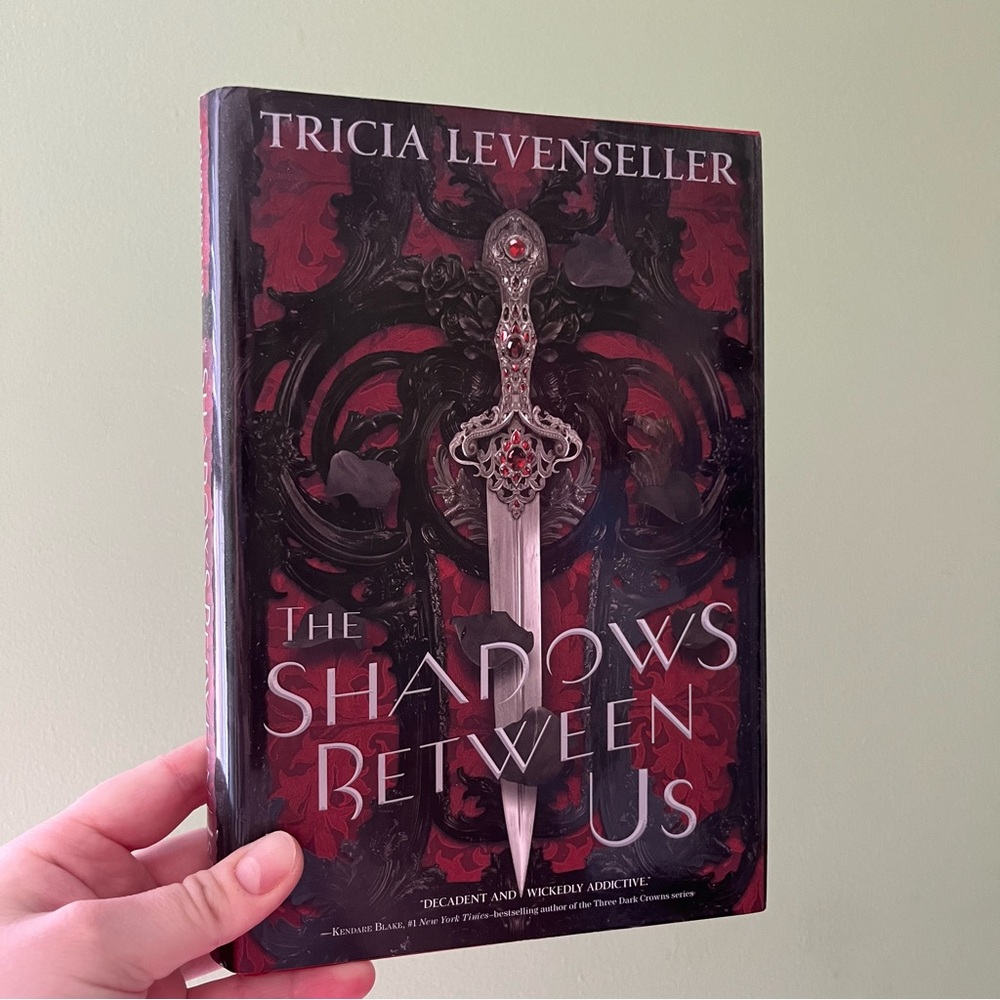 📚 4/25$ 📚 The Shadows Between Us by Tricia Levenseller | Fantasy Booktok